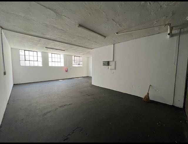 220M² WAREHOUSE TO LET IN FERNDALE